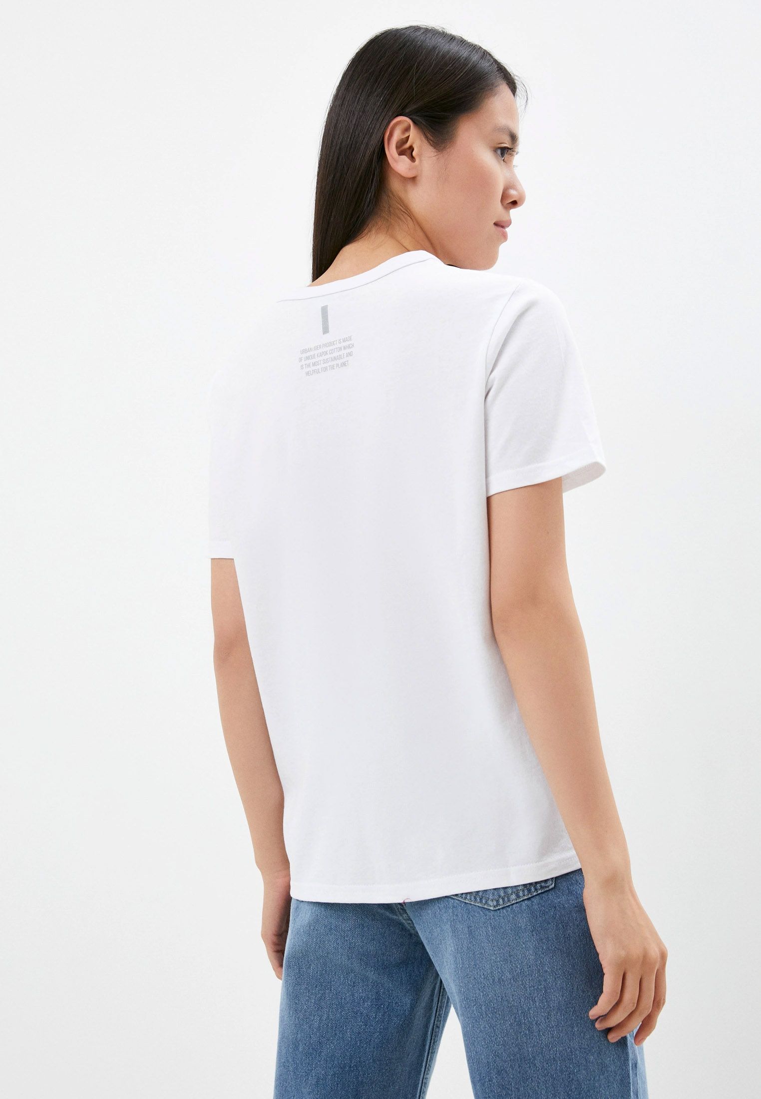 фото белая женская футболка с валентигром